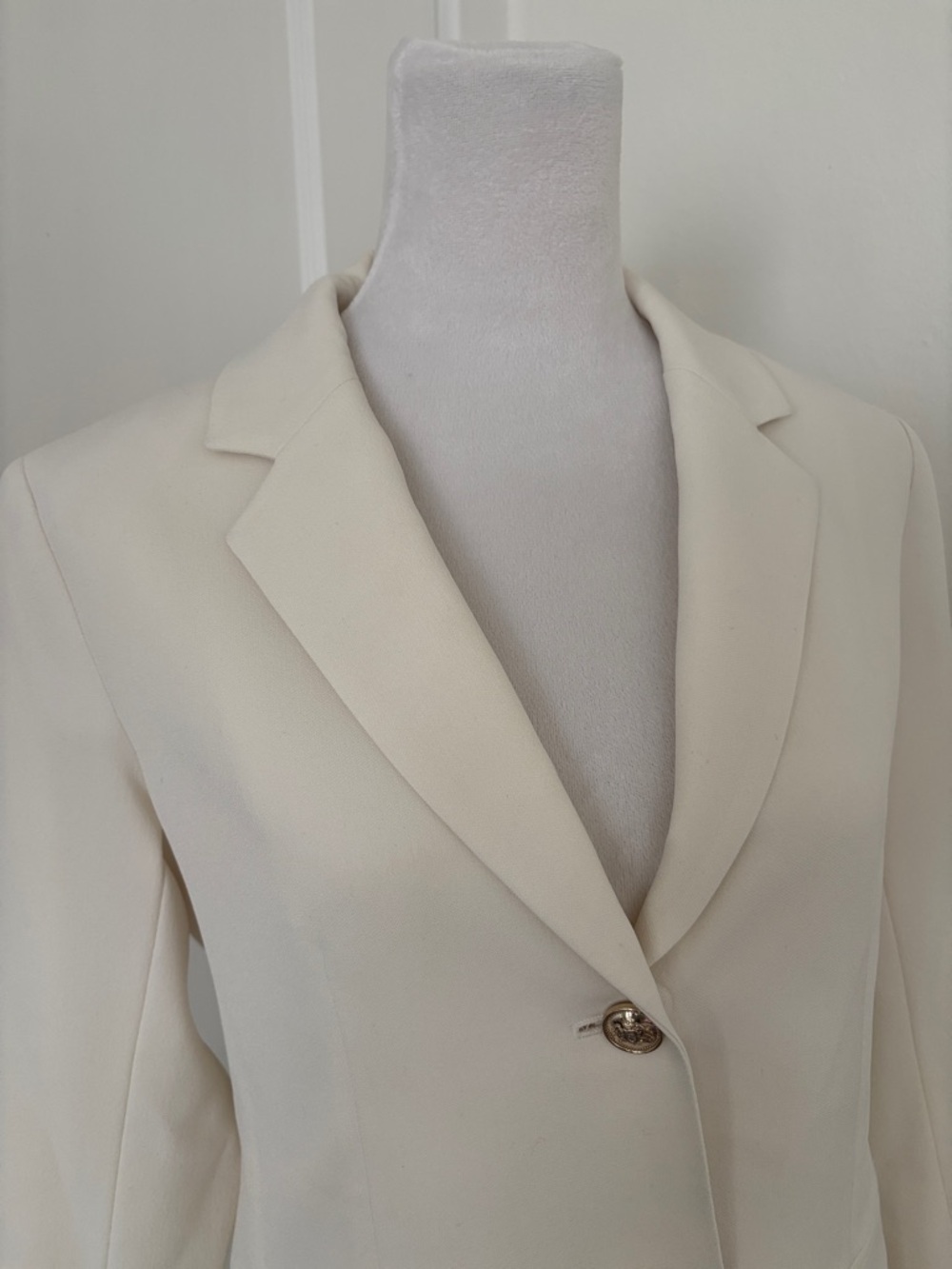 Kasper Two-Button Vanilla Ice Blazer Size 4 - Picture 3 of 6